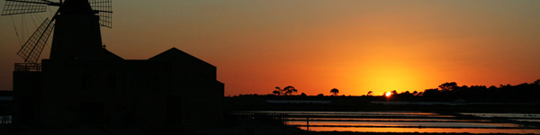 Tramonto sulle saline in Sicilia