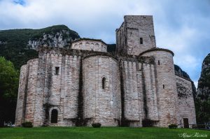 Genza, Abbazia di San Vittore delle Chiuse