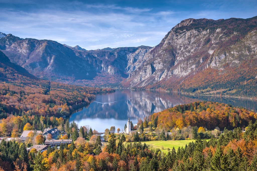 Il lago di Bohinj in autunno