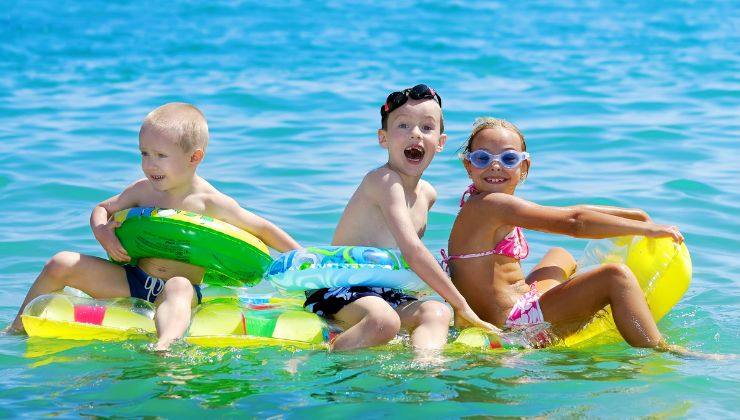 Cosa fare se il bimbo beve acqua in mare