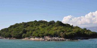 Mare turchese spiagge bianche tre posti low cost Europa