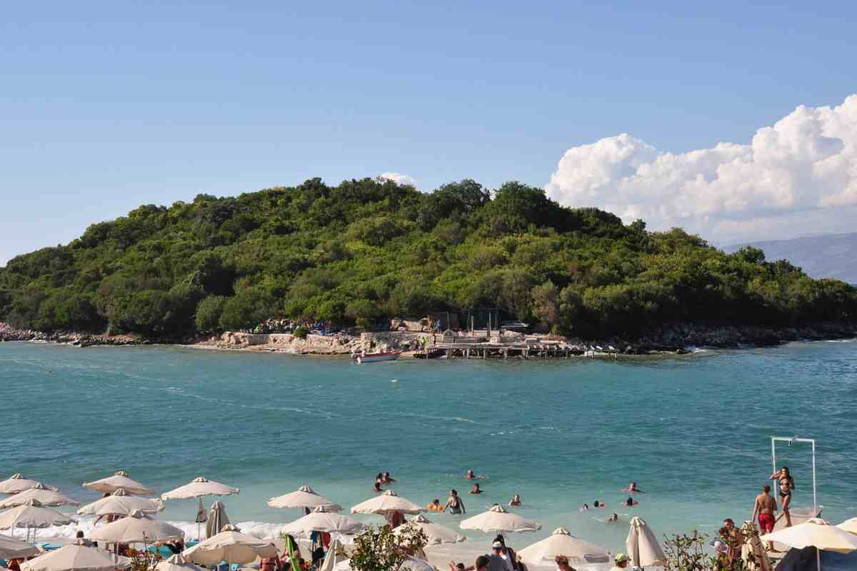 Mare turchese spiagge bianche tre posti low cost Europa